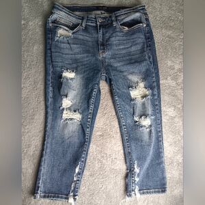 Judy Blue Size 13/31 Skinny Fit Capri Distressed Medium Wash JB82269MD
